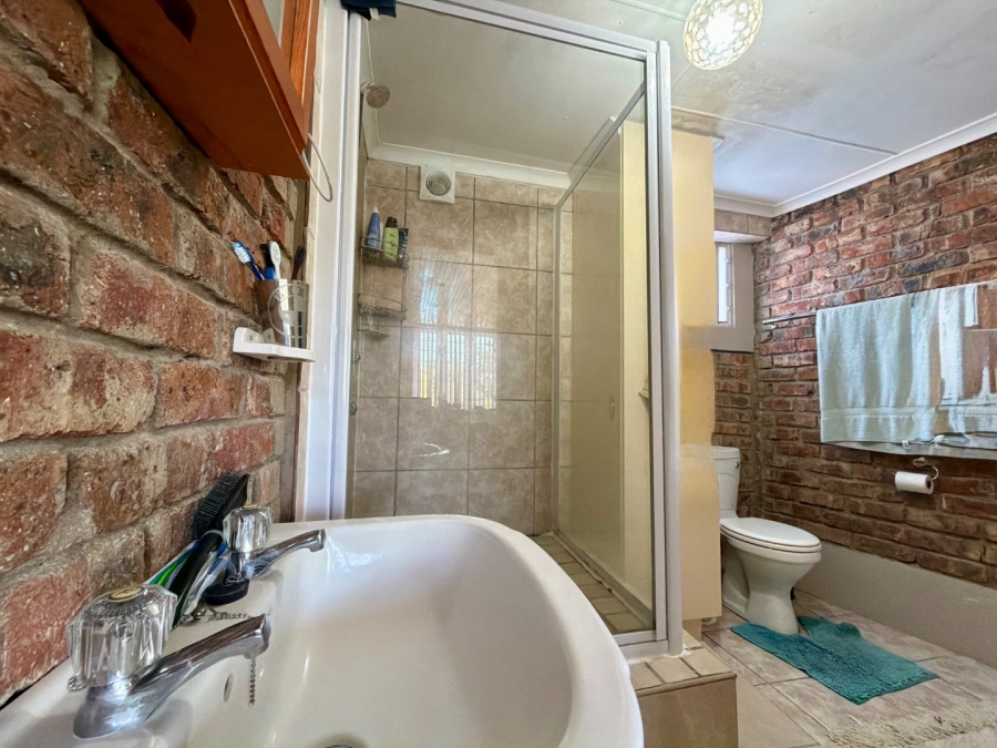 7 Bedroom Property for Sale in Heather Park Western Cape